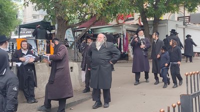 "Слава Україні": як в Умані хасиди готуються до святкувань "Слава Україні": як в Умані хасиди готуються до святкувань