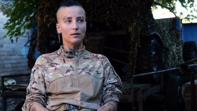 військовослужбовиця 501-го батальйону