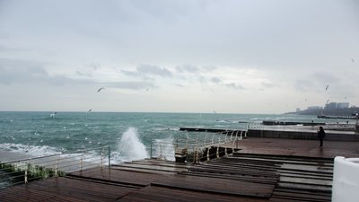 В Одесі шторм пошкодив набережну біля дельфінарію на пляжі Ланжерон В Одесі шторм пошкодив набережну біля дельфінарію на пляжі Ланжерон