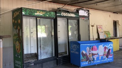 Розбиті склади, знищені зерно та техніка: фермер на Харківщині відновлює підприємство після окупації Розбиті склади, знищені зерно та техніка: фермер на Харківщині відновлює підприємство після окупації