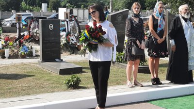 Покинув все і пішов на фронт добровольцем – у Житомирі попрощалися із загиблим військовим Віктором Перепелицею Покинув все і пішов на фронт добровольцем – у Житомирі попрощалися із загиблим військовим Віктором Перепелицею