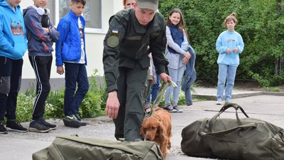 Луцькі нацгвардійці влаштували екскурсію для дітей, батьки яких загинули в зоні АТО/ООС Луцькі нацгвардійці влаштували екскурсію для дітей, батьки яких загинули в зоні АТО/ООС