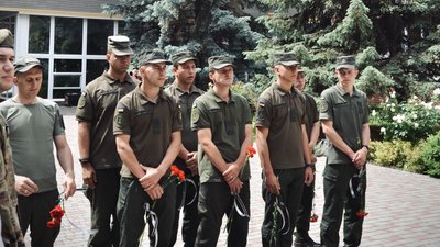 В Одесі відкрили меморіальну дошку на честь загиблого захисника Маріуполя