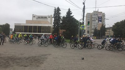 Велопробіг, мегалистівка та патріотична акція: як лучани відзначали день міста Велопробіг, мегалистівка та патріотична акція: як лучани відзначали день міста