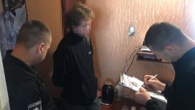 Відправляли поштою: на Черкащині затримали чотирьох черкащан за збут наркотиків Відправляли поштою: на Черкащині затримали чотирьох черкащан за збут наркотиків