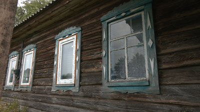 Півтора року в пошкоджених обстрілами будинках: як живуть жителі одного з сіл Житомирщини Півтора року в пошкоджених обстрілами будинках: як живуть жителі одного з сіл Житомирщини