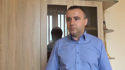 "Землю мою залили хімією". На Франківщині пенсіонер звинувачує агрокомпанію у захопленні його землі "Землю мою залили хімією". На Франківщині пенсіонер звинувачує агрокомпанію у захопленні його землі