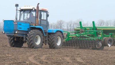 На Дніпропетровщині для весняних робіт у полі закупили тисячі тонн добрива та палива
