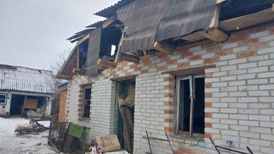 Продають худобу за безцінь, але виїжджати не хочуть. Як мешканці Юнаківки оговтуються після обстрілу Продають худобу за безцінь, але виїжджати не хочуть. Як мешканці Юнаківки оговтуються після обстрілу