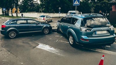 ДТП у Чернігові на перехресті Полуботка та Міхнюка 16 червня 2026 року: три авто