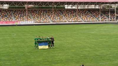 Матч: тернопільська "Нива" проти львівських "Карпат" Матч: тернопільська "Нива" проти львівських "Карпат"