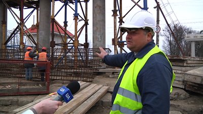 На Житомирщині на чверть завершили будівництво мосту через залізницю на трасі Житомир-Чернівці На Житомирщині на чверть завершили будівництво мосту через залізницю на трасі Житомир-Чернівці