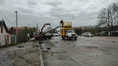 У Житомирі внаслідок ДТП пошкоджено електроопору: через аварію у мікрорайоні відключили електрику У Житомирі внаслідок ДТП пошкоджено електроопору: через аварію у мікрорайоні відключили електрику