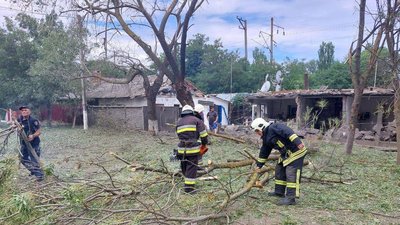 В Одеській області ракети влучили в портову інфраструктуру та житловий будинок. ФОТО