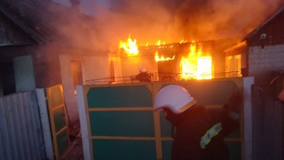Внаслідок пожежі в житловому будинку у Павлограді загинув чоловік, та дві жінки отримали опіки