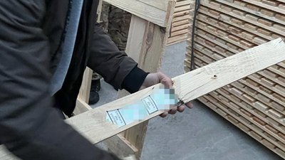 Ховали цигарки у деревині: СБУ Волині вилучила контрабанди на 18 мільйонів гривень Ховали цигарки у деревині: СБУ Волині вилучила контрабанди на 18 мільйонів гривень