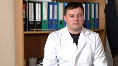 Сімейний лікар Микола Глущенко, який працює в Мені на Чернігівщині, виїхавши з окупованого Бердянська Сімейний лікар Микола Глущенко, який працює в Мені на Чернігівщині, виїхавши з окупованого Бердянська