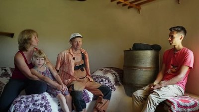 Хата з мішків, педикюр козлу та бджоляр вихідного дня. Новий випуск "Умандрували: за Харковом" Хата з мішків, педикюр козлу та бджоляр вихідного дня. Новий випуск "Умандрували: за Харковом"