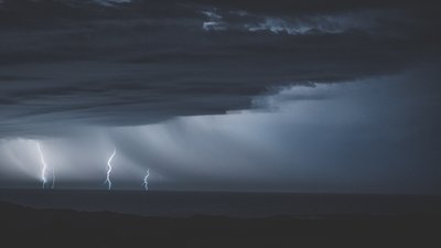 Гроза та шквали: в Одеській області оголосили дводенне штормове попередження