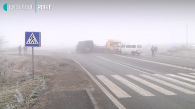 ДТП в тумані: подробиці автопригоди за участю семи автівок на Рівненщині ДТП в тумані: подробиці автопригоди за участю семи автівок на Рівненщині