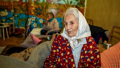 "Далі вже жити просто неможливо". Розповіді переселенців з прифронтового Покровська
