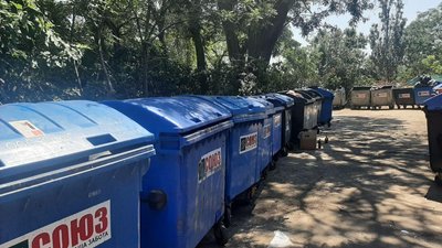 Смітник замість музею: майданчик для відходів встановили біля входів до Одеських катакомб Смітник замість музею: майданчик для відходів встановили біля входів до Одеських катакомб