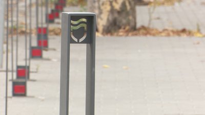 Поранила стегно перечепившись через антипаркувальний стовп на велодоріжці Поранила стегно перечепившись через антипаркувальний стовп на велодоріжці