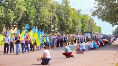 На Чернігівщині попрощалися зі снайпером Романом Коваленком На Чернігівщині попрощалися зі снайпером Романом Коваленком