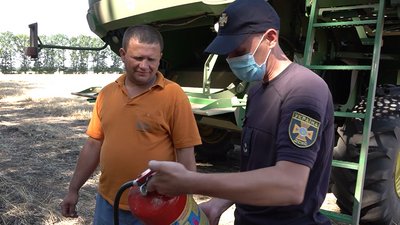 Перевірка: чи дотримуються черкаські аграрії пожежної безпеки під час жнив Перевірка: чи дотримуються черкаські аграрії пожежної безпеки під час жнив