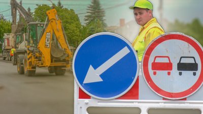 Облаштують три смуги: у Львові триває ремонт дороги на вулиці Шевченка