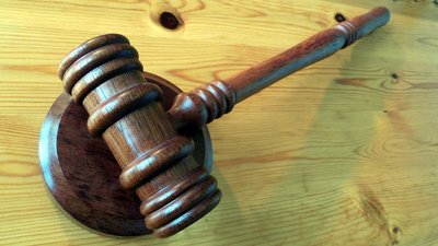 У Черкасах судитимуть чоловіка, який схилив до вживання наркотичних засобів неповнолітню
