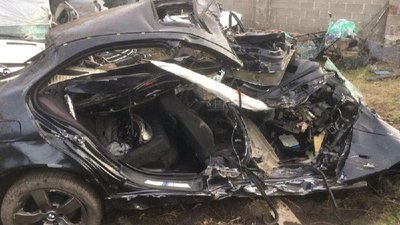 На Рівненщині авто врізалося у дерева. Водій загинув, пасажири – тяжко травмовані