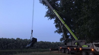 На Чернігівщині з Десни дістали автівку