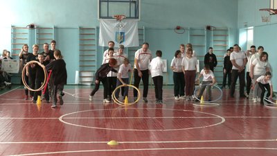 "Рухайся до перемоги": у Черкаській школі провели спортивно-патріотичне свято "Рухайся до перемоги": у Черкаській школі провели спортивно-патріотичне свято
