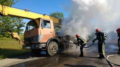 В Миколаївському районі рятувальники ліквідували пожежу вантажного автомобіля
