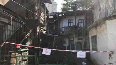 “Обвал почався 5 років тому”: мешканці обваленого в Одесі будинку кажуть, що дім у критичному стані