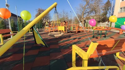 У Тернополі відкрили майданчик для дітей з інвалідністю У Тернополі відкрили майданчик для дітей з інвалідністю