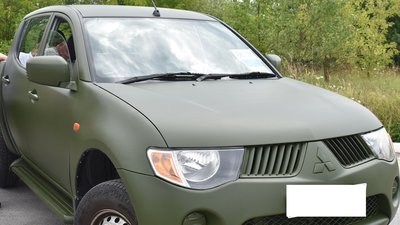 Пікап для ЗСУ: освітяни однієї з громад Житомирщини передали військовим автомобіль