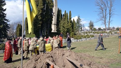 У Тернополі попрощалися з 19-річним добровольцем У Тернополі попрощалися з 19-річним добровольцем