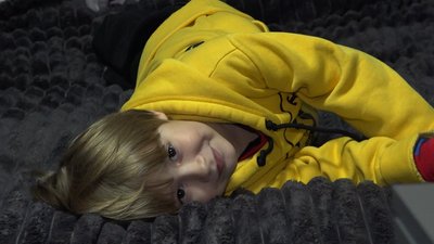 "Хочу, щоб моя дитина жила": в Одесі хлопчик з рідкісним захворюванням не може отримати ліки