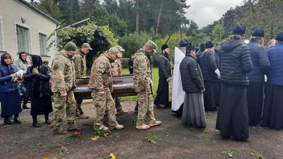 На Тернопільщині попрощалися із загиблими військовослужбовцями На Тернопільщині попрощалися із загиблими військовослужбовцями