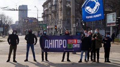 У Дніпрі провели акцію на захист прав жінок «Перекинутий борщ» У Дніпрі провели акцію на захист прав жінок «Перекинутий борщ»