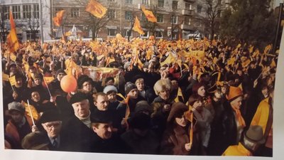 Музика, поезія та багаття в бочках. У Кропивницькому влаштували "Творчий майдан" Музика, поезія та багаття в бочках. У Кропивницькому влаштували "Творчий майдан"