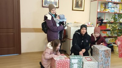 Діти з Тернопільщини отримали подарунки від благодійників Діти з Тернопільщини отримали подарунки від благодійників
