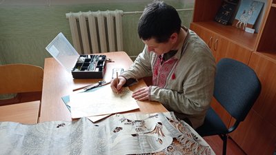Витинанки та вириванки розмірами понад 3 метри виготовляють у Кременчуці Витинанки та вириванки розмірами понад 3 метри виготовляють у Кременчуці
