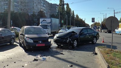 Через аварію на одному з перехресть Полтави ускладнено рух автомобілів