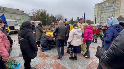 У Рівному попрощалися із двома загиблими військовослужбовцями — Романом Боровцем і Володимиром Гойденком