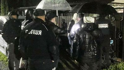 Привселюдно продавав боєприпаси: на Житомирщині взяли під варту 41-річного місцевого жителя Привселюдно продавав боєприпаси: на Житомирщині взяли під варту 41-річного місцевого жителя
