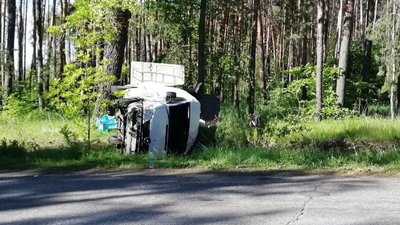 На Донеччині перекинувся легковик: травмована жінка