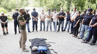 У Дніпрі для інспекторів з паркування провели майстер-клас з надання домедичної допомоги